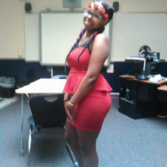 Red Dress - Picture 6 of 6